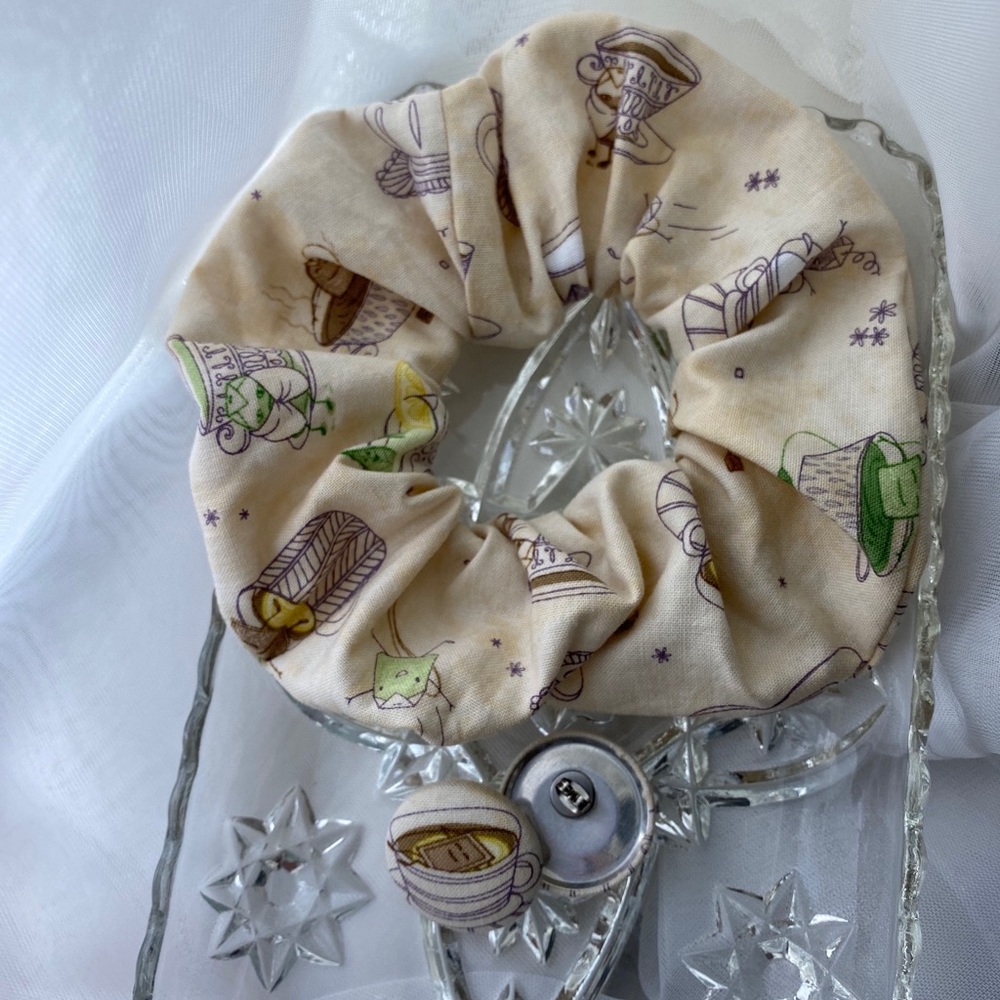 Scrunchie and earrings set